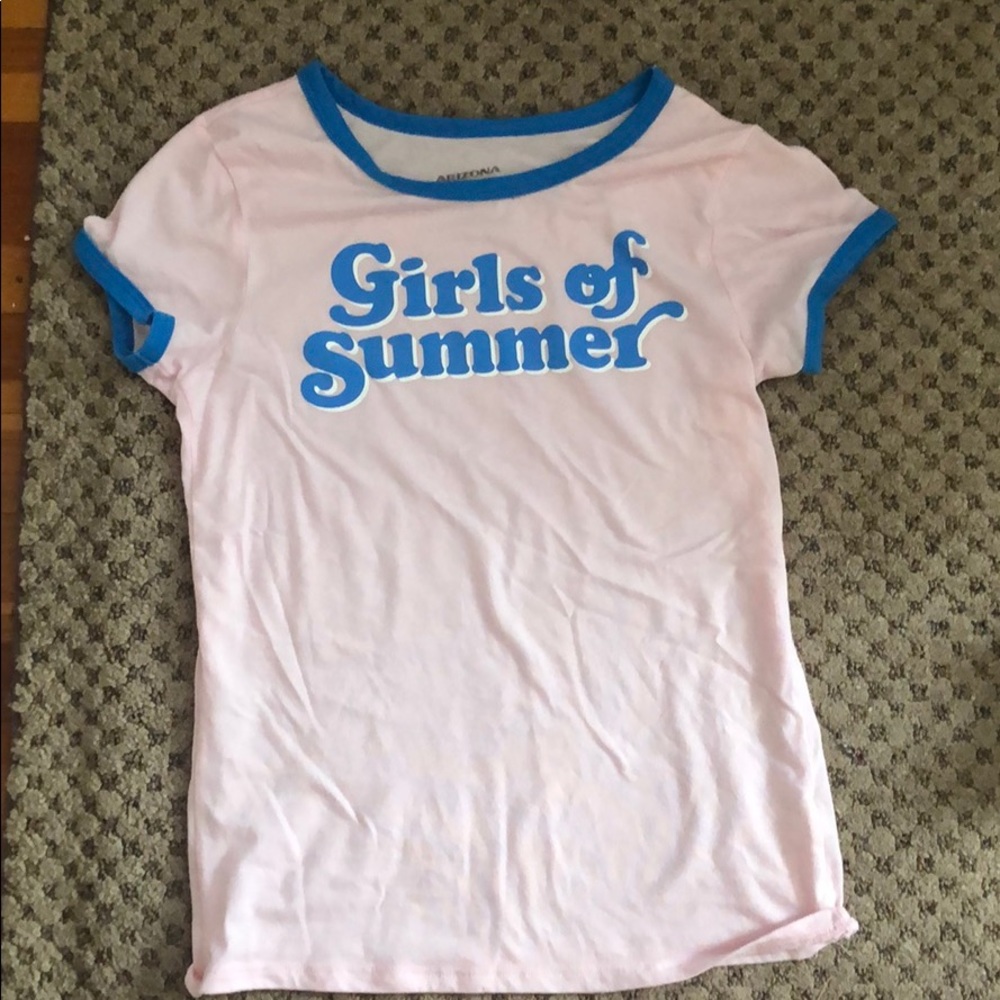 Fitted tee shirt size medium